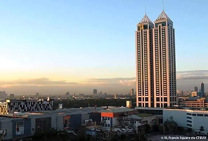 Posh Beds With View And Pools Hotel Manila